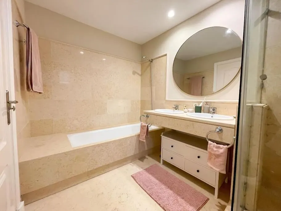 Luxurious 2 Bedroom Apartment With Spa Facilities Benahavis